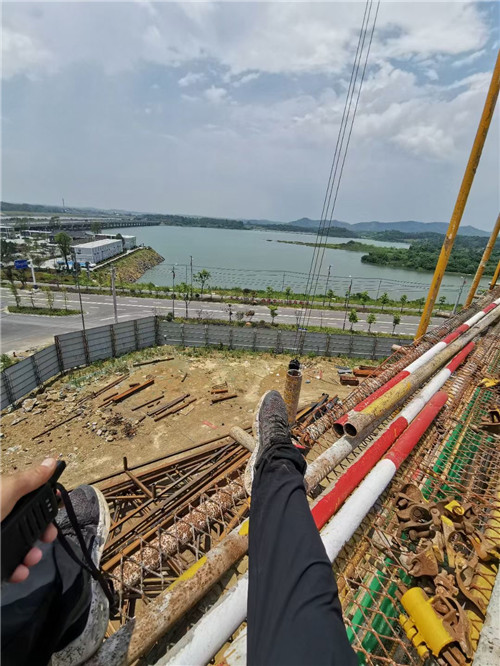 城固县作业中发生设备损坏或人员意外，责任怎么划分？